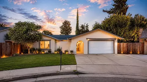 205 Oakhurst Ct, Merced, CA 95340