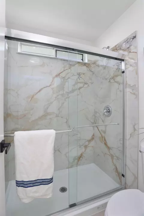 Bath - 1927 Grove Ct, Tracy, CA 95376 photo 4 of 4