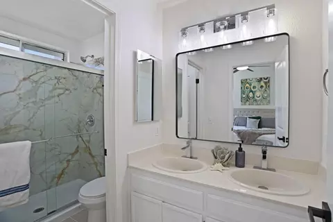 Bath - 1927 Grove Ct, Tracy, CA 95376 photo 2 of 4