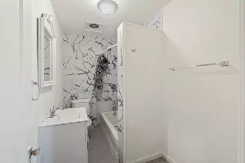 Bath - 1025 Windeler Ave, Tracy, CA 95376 photo 1 of 8