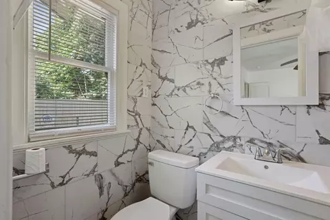 Bath - 1025 Windeler Ave, Tracy, CA 95376 photo 6 of 8