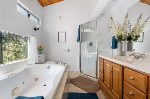 Bath - 1884 Pine Cone Dr, Arnold, CA 95223 photo 2 of 4