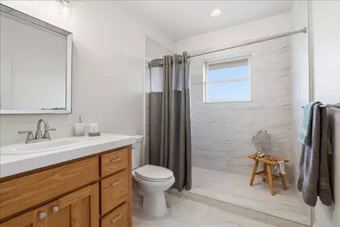Bath - 5525 Green Valley Rd, Placerville, CA 95667 photo 6 of 7