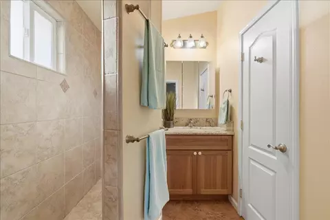 Bath - 5525 Green Valley Rd, Placerville, CA 95667 photo 4 of 7