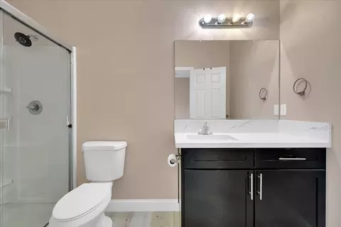 Bath - 4581 Meadow Way, Olivehurst, CA 95961 photo 2 of 3