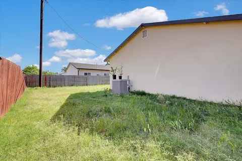 Exterior - 4581 Meadow Way, Olivehurst, CA 95961 photo 6 of 9