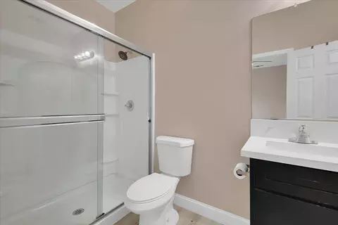 Bath - 4581 Meadow Way, Olivehurst, CA 95961 photo 3 of 3
