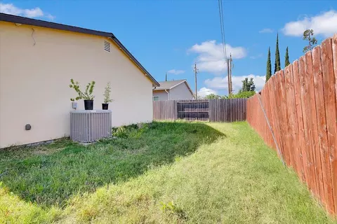 Exterior - 4581 Meadow Way, Olivehurst, CA 95961 photo 5 of 9