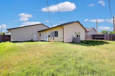 Exterior - 4581 Meadow Way, Olivehurst, CA 95961 photo 4 of 9