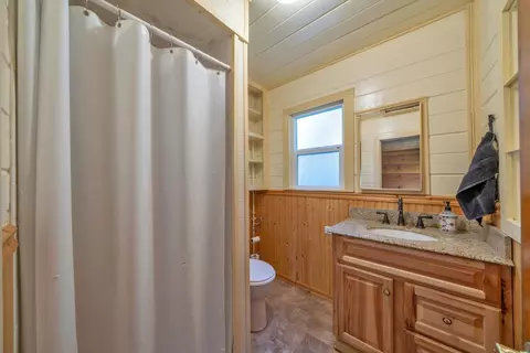 Bath - 6929 Split Bend Rd, Pollock Pines, CA 95726 photo 1 of 3