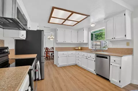Kitchen - 122 Goodell Rd, Folsom, CA 95630 photo 5 of 5