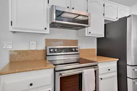 Kitchen - 122 Goodell Rd, Folsom, CA 95630 photo 4 of 5