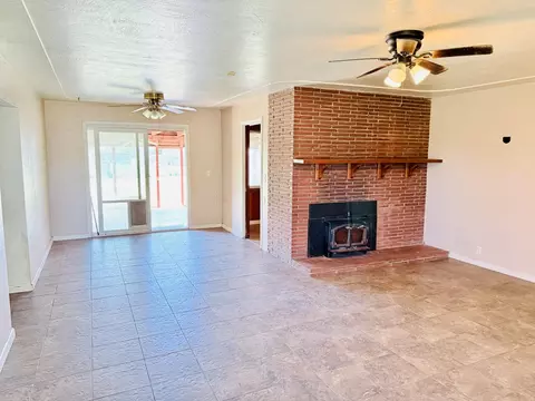 Living - 1946 16th St, Olivehurst, CA 95961 photo 2 of 3
