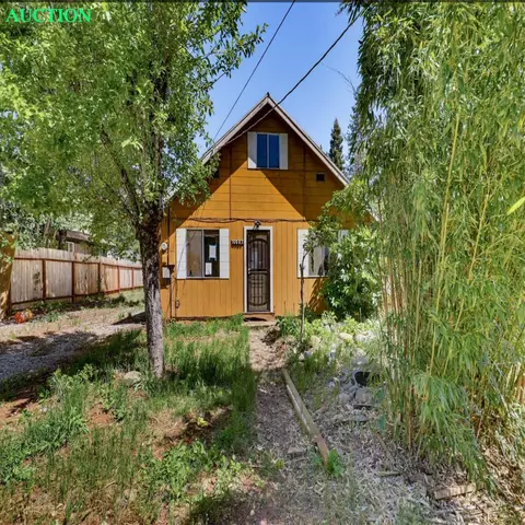 10883 Pine Hill Dr, Grass Valley, CA 95945