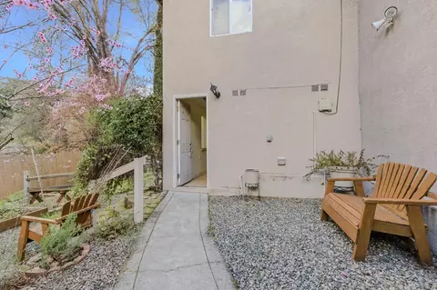Exterior - 946 Bartlett Ave, Placerville, CA 95667 photo 3 of 6