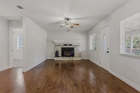 Living - 946 Bartlett Ave, Placerville, CA 95667 photo 1 of 2