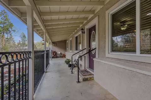 Exterior - 946 Bartlett Ave, Placerville, CA 95667 photo 2 of 6