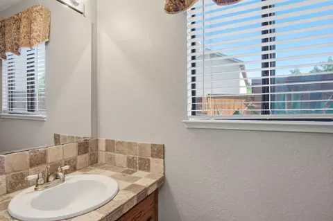 Bath - 2533 Merle Ave, Modesto, CA 95355 photo 1 of 4
