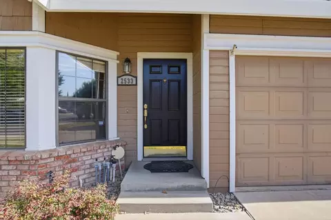 Exterior - 2533 Merle Ave, Modesto, CA 95355 photo 4 of 8