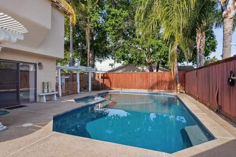 Exterior - 2533 Merle Ave, Modesto, CA 95355 photo 6 of 8