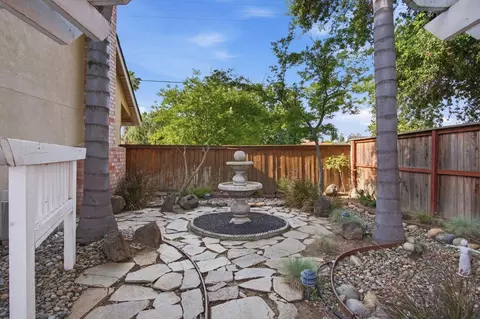 Exterior - 2533 Merle Ave, Modesto, CA 95355 photo 7 of 8