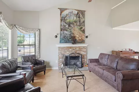 Living - 2533 Merle Ave, Modesto, CA 95355 photo 2 of 3