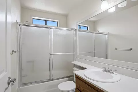 Bath - 2533 Merle Ave, Modesto, CA 95355 photo 2 of 4