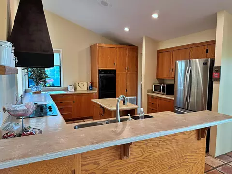Kitchen - 4181 Thunderbird Ln, Rescue, CA 95672 photo 2 of 6