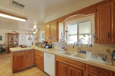 Kitchen - 819 Sylvia Dr, Lodi, CA 95240 photo 5 of 6