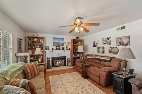 Living - 819 Sylvia Dr, Lodi, CA 95240 photo 2 of 4