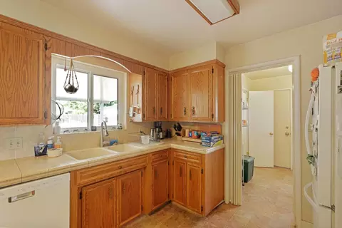 Kitchen - 819 Sylvia Dr, Lodi, CA 95240 photo 3 of 6