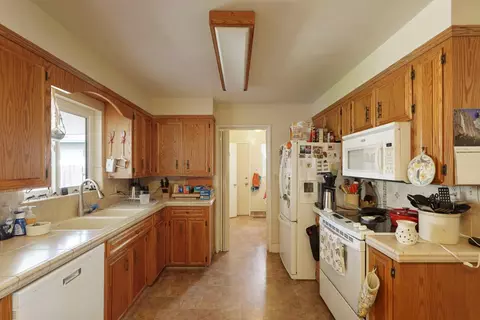 Kitchen - 819 Sylvia Dr, Lodi, CA 95240 photo 2 of 6