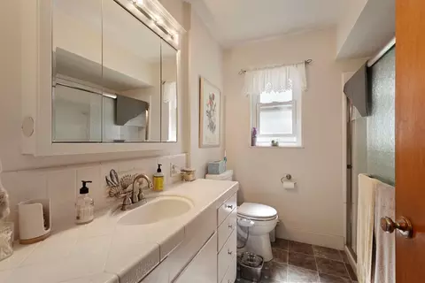 Bath - 819 Sylvia Dr, Lodi, CA 95240 photo 1 of 2