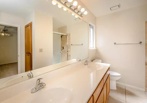 Bath - 105 Colby Ln, Winters, CA 95694 photo 3 of 11