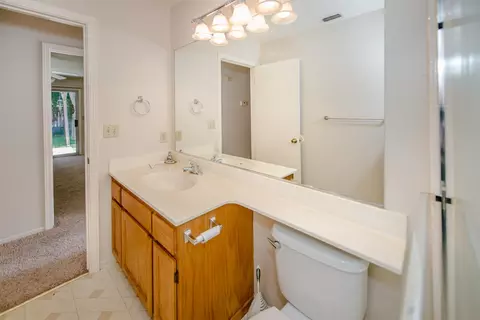 Bath - 105 Colby Ln, Winters, CA 95694 photo 10 of 11