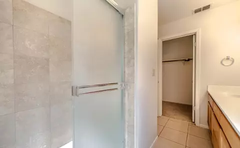 Bath - 105 Colby Ln, Winters, CA 95694 photo 7 of 11