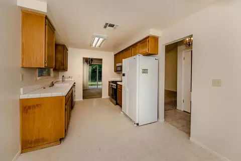Kitchen - 105 Colby Ln, Winters, CA 95694 photo 4 of 7