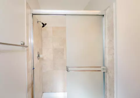 Bath - 105 Colby Ln, Winters, CA 95694 photo 6 of 11