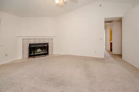 Living - 105 Colby Ln, Winters, CA 95694 photo 3 of 7