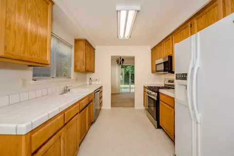 Kitchen - 105 Colby Ln, Winters, CA 95694 photo 5 of 7
