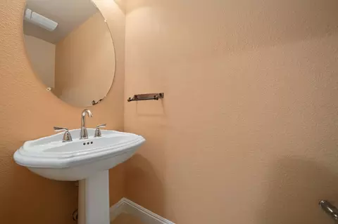 Bath - 66 Argonaut Dr, Copperopolis, CA 95228 photo 5 of 7