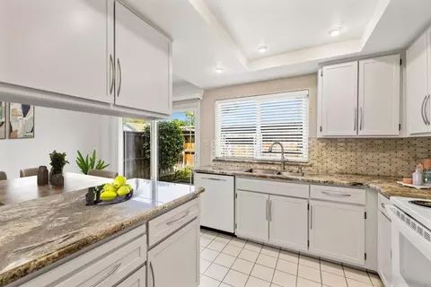 3928 Oak Villa Cir, Carmichael, CA 95608