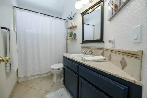 Bath - 230 Meyenberg Ave, Ripon, CA 95366 photo 3 of 4