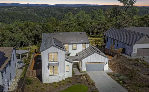 451 Canyon Creek Dr, Auburn, CA 95603