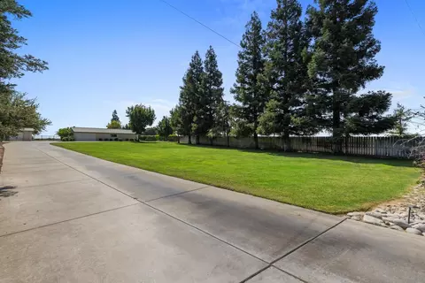 Exterior - 8300 Jantzen Rd, Modesto, CA 95357 photo 5 of 17