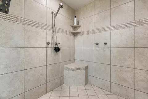 Bath - 8300 Jantzen Rd, Modesto, CA 95357 photo 2 of 4