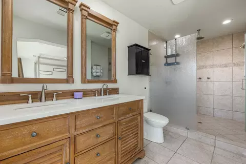 Bath - 8300 Jantzen Rd, Modesto, CA 95357 photo 1 of 4