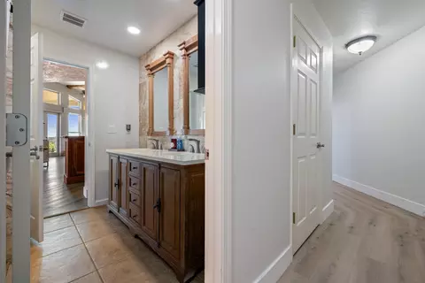 Entry Way - 8300 Jantzen Rd, Modesto, CA 95357 photo 6 of 11