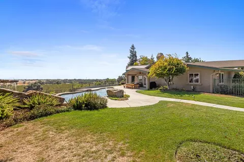 Exterior - 8300 Jantzen Rd, Modesto, CA 95357 photo 12 of 17