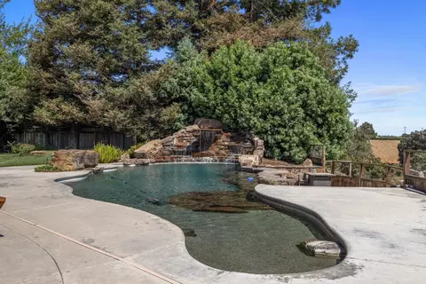 Exterior - 8300 Jantzen Rd, Modesto, CA 95357 photo 10 of 17